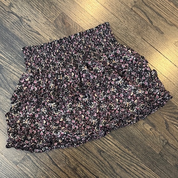Floral Black and Pink Juniors Mini Skirt by Forever 21 ( size M) - Picture 4 of 4